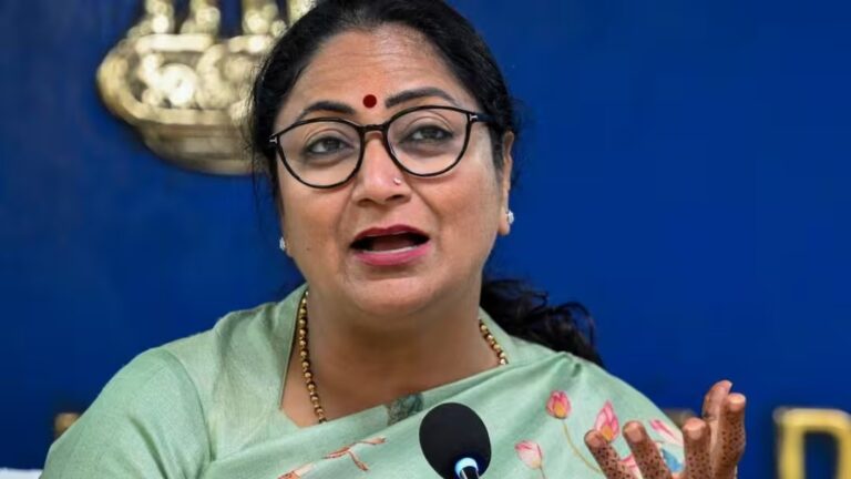 दिल्ली में मॉनसून तैयारियों पर सख्त हुईं सीएम रेखा गुप्ता, अधिकारियों को दी जवाबदेही की चेतावनी