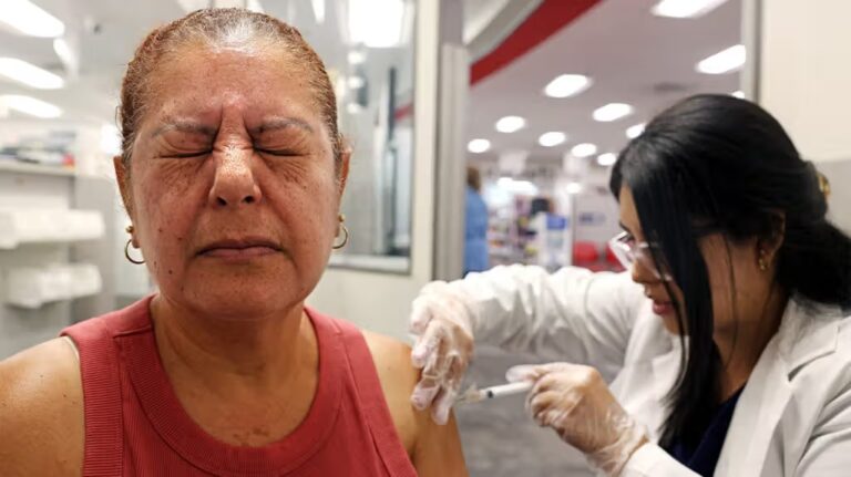Doctors Advise Shingles Vaccination for Elderly, Highlight Link Between Blood Sugar and Infection Risk