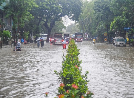 Mumbai Rains Disrupt Normal Life; Schools Shut, Mumbai University Postpones Exams